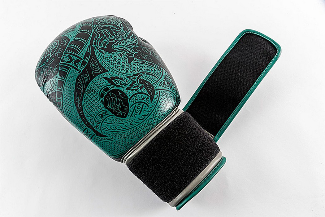 Боксерские перчатки UFC PRO Thai Naga Green, 16oz 1050_700