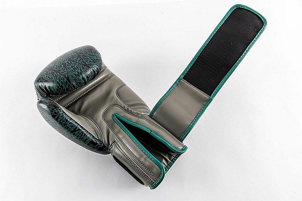 Боксерские перчатки UFC PRO Thai Naga Green, 16oz 1050_700